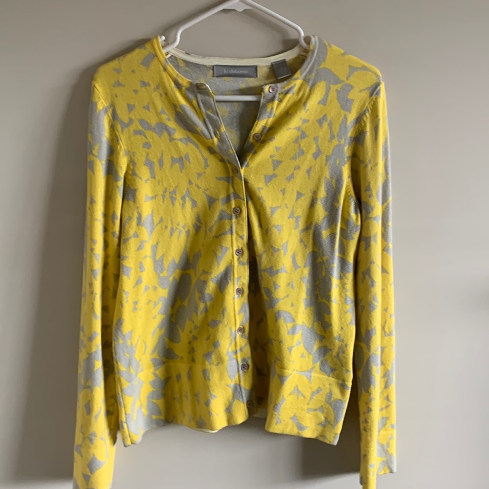 SOLD ELSEWHERE!! No longer accessible!  Liz Claiborne sweater size medium